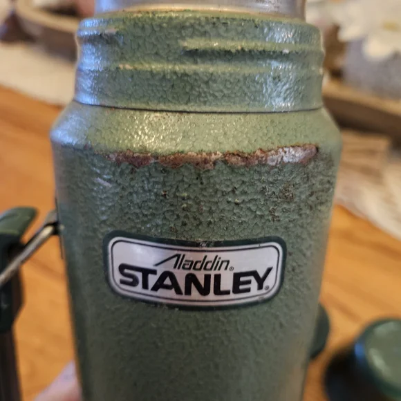 Vintage Stanley Aladdin Green Thermos 1 Qt Vacuum Bottle A-944DH Made In USA - Picture 4 of 5